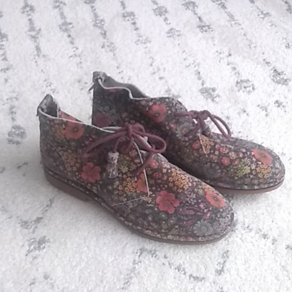 EUC Hush Puppies boots